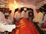 Mukaasir ud-Da'wat Saiyedi Mohammad Nuruddin saheb (dm) at the Majlis of Laylat ul-'Urs of Muqaddas Maulaa